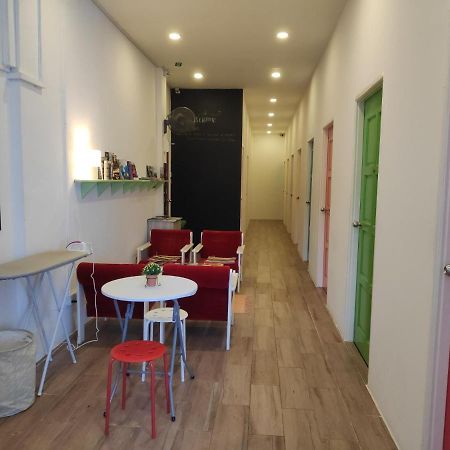 Ez Lodgings Kampong Gadong Exteriör bild