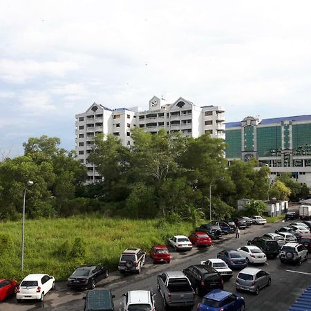Ez Lodgings Kampong Gadong Exteriör bild
