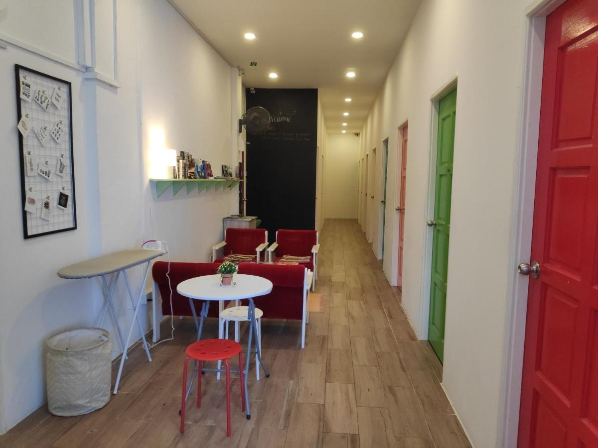 Ez Lodgings Kampong Gadong Exteriör bild