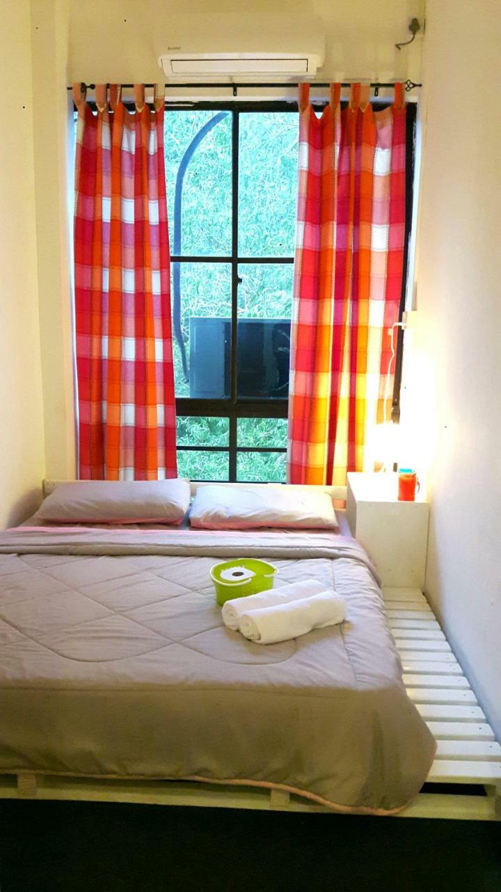 Ez Lodgings Kampong Gadong Exteriör bild