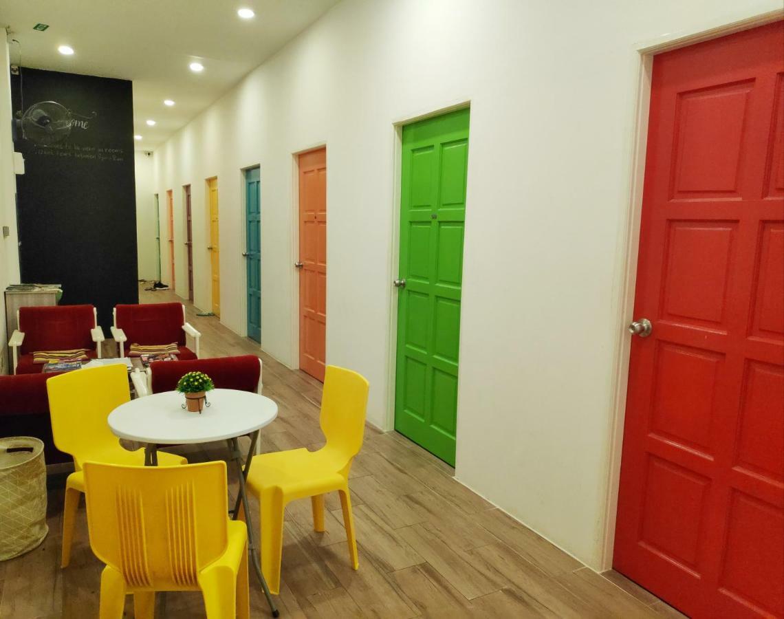 Ez Lodgings Kampong Gadong Exteriör bild